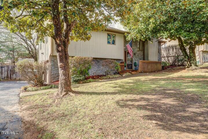 1st photo of 4105 Bradford Lane