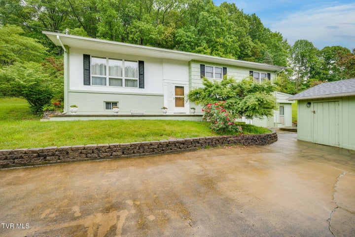 1st photo of 1216 Skelton Bluff Road