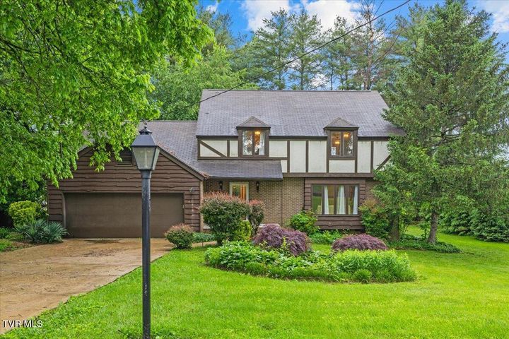 1st photo of 1016 Grace Drive