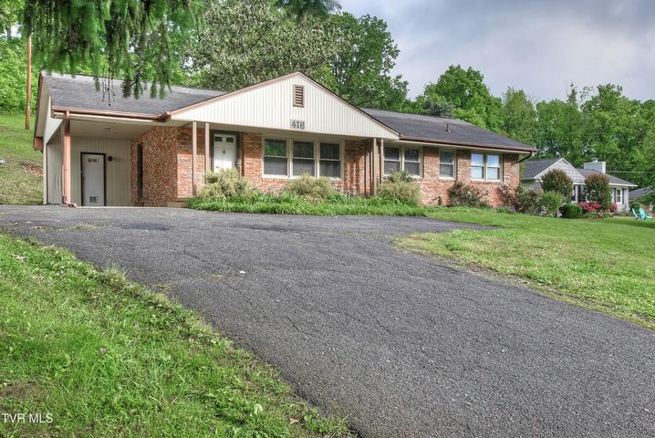 1st photo of 416 Ridgefields Rd Road