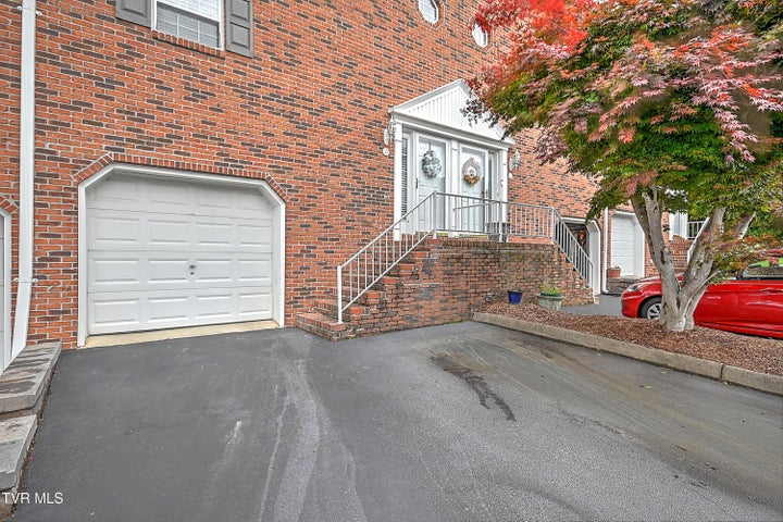 1st photo of 204 Mountain View Road