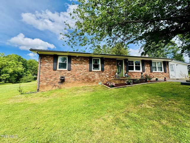 1st photo of 224 Dogwood Drive