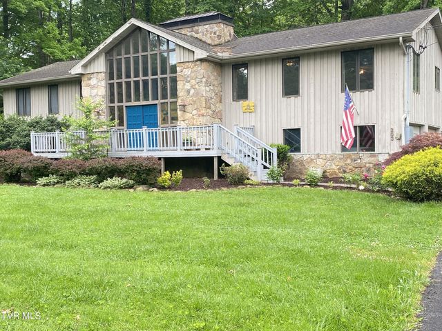1st photo of 203 Oak Lane