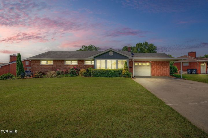 1st photo of 844 Mimosa Drive