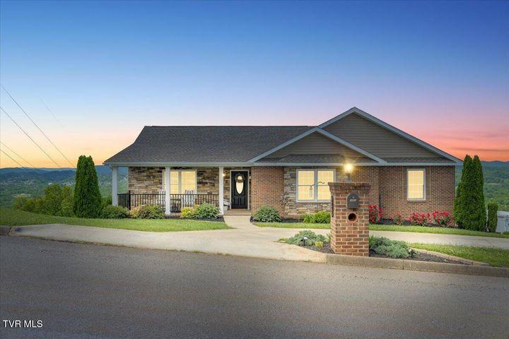 1st photo of 4892 Eagle Pointe Drive