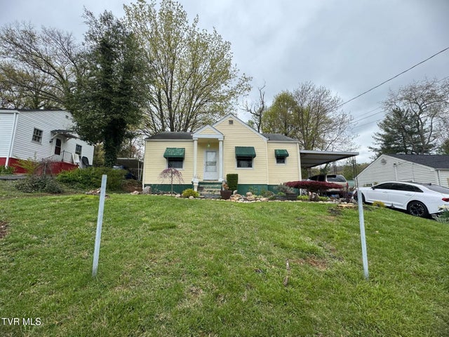1st photo of 1321 Holly Court