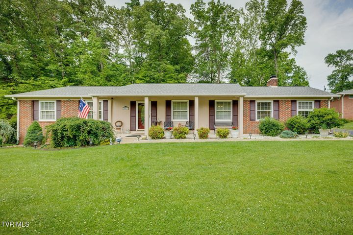 1st photo of 908 Spring Valley Drive