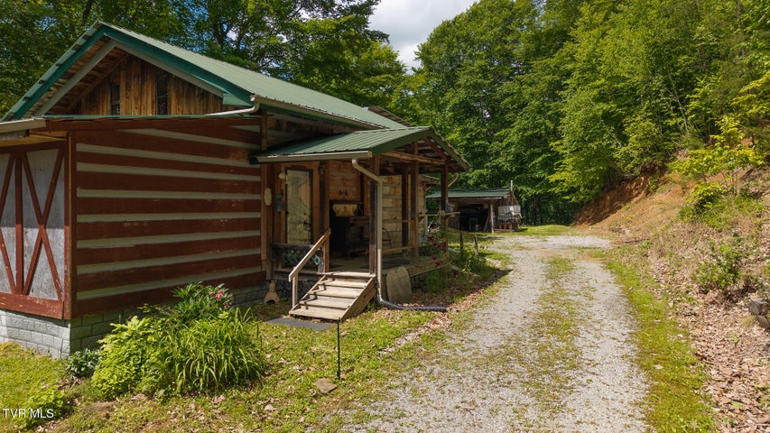 1st photo of 632 Jacobs Hollow Road