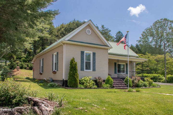 1st photo of 435 Sulpher Spring Road