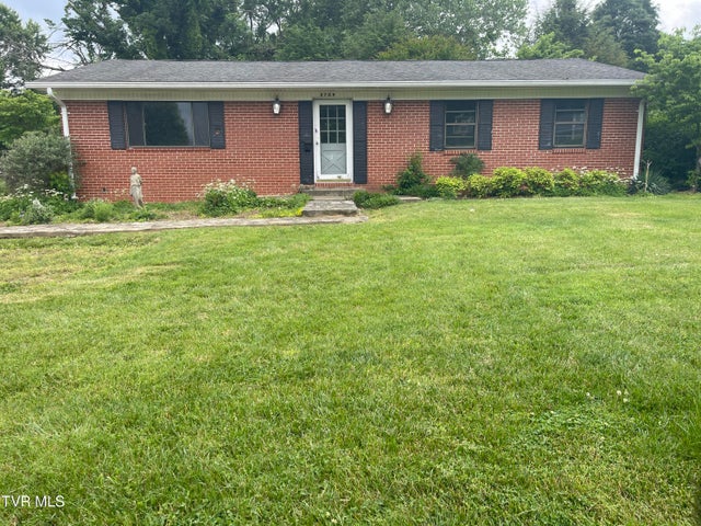 1st photo of 2709 Oak Cliff Court
