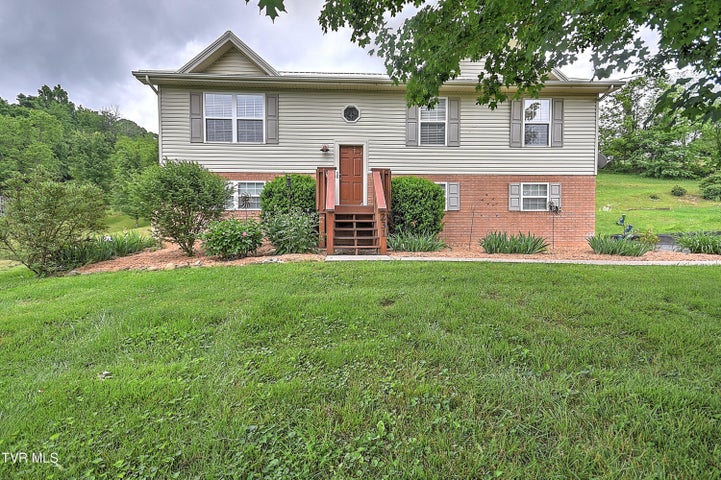 1st photo of 231 Maple Ridge Drive