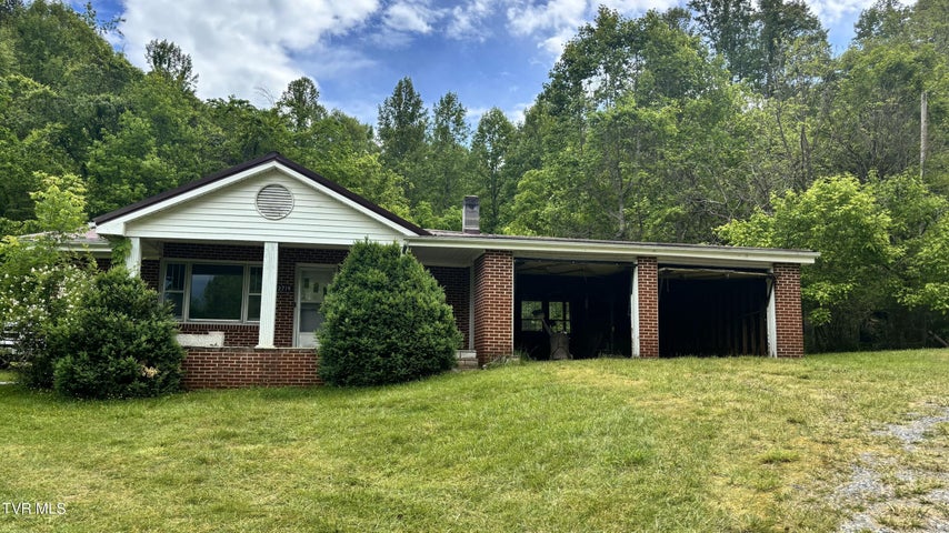 1st photo of 3719 Red Hill Road