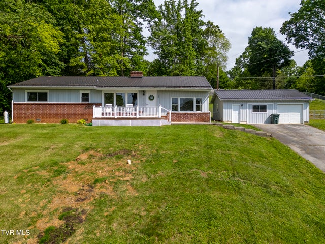 1st photo of 963 Woodlawn Terrace
