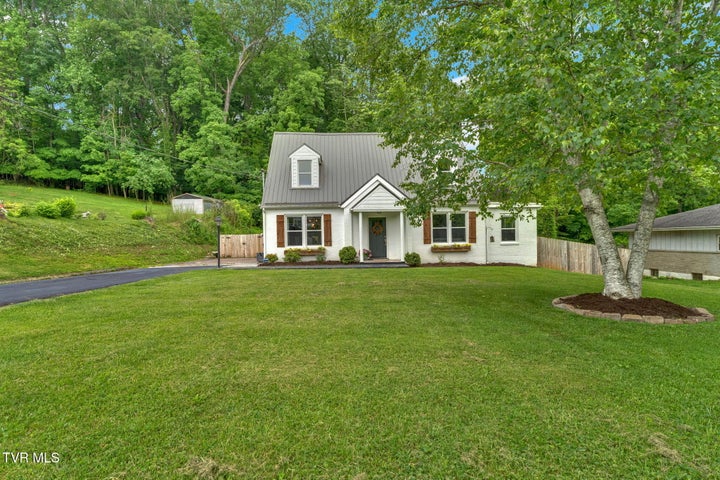 1st photo of 112 Maplelawn Drive