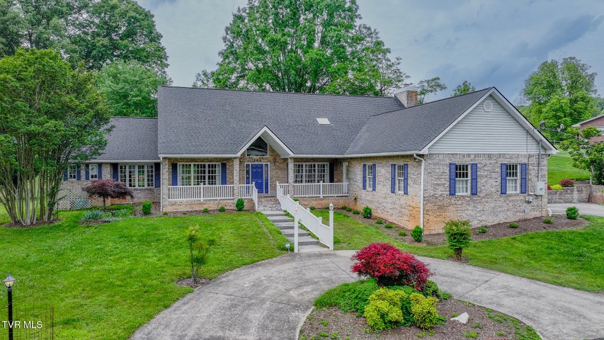 1st photo of 144 Windmere Place