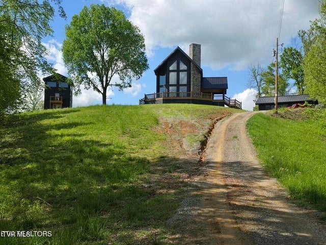 1st photo of 833 Duck Creek Road