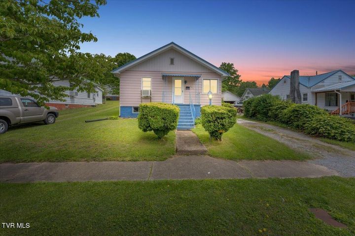1st photo of 648 Maple Ave Avenue