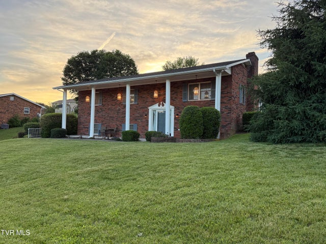 1st photo of 125 Amhurst Lane