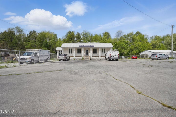 1st photo of 25239 Lee Highway