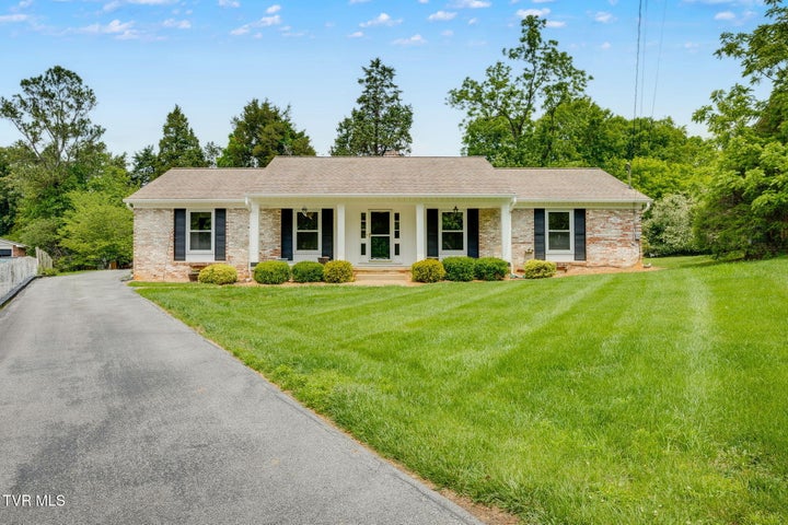 1st photo of 524 Robindale Lane
