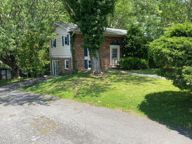 1st photo of 302 Hermitage Drive