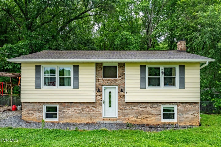1st photo of 484 Pleasant Hill Road