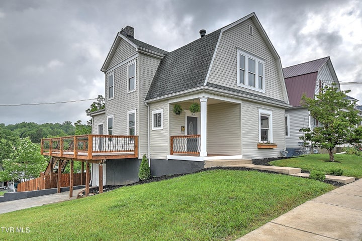 1st photo of 1025 Fairmount Avenue