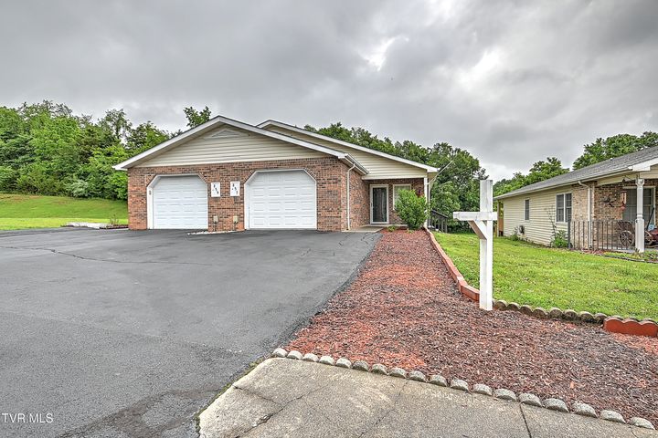 1st photo of 857 Cobblestone Place