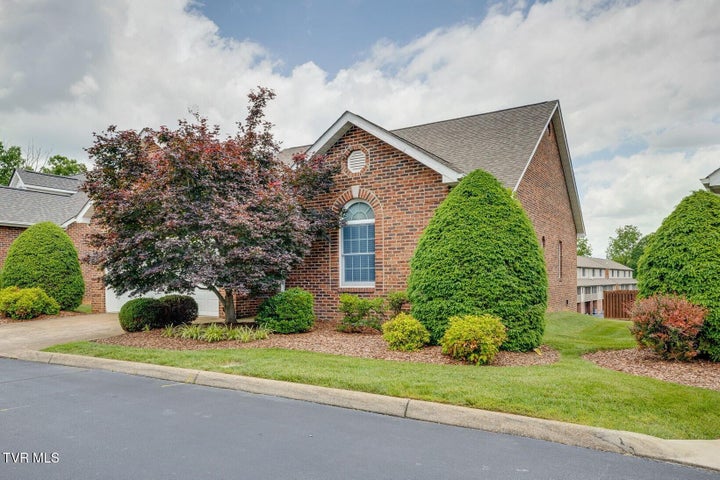 1st photo of 20 Oak Leaf Court