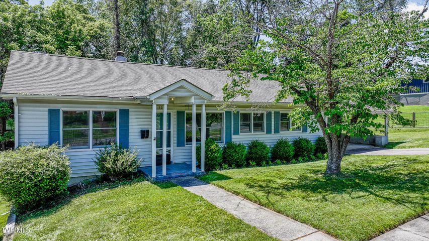 1st photo of 921 Hillcrest Drive