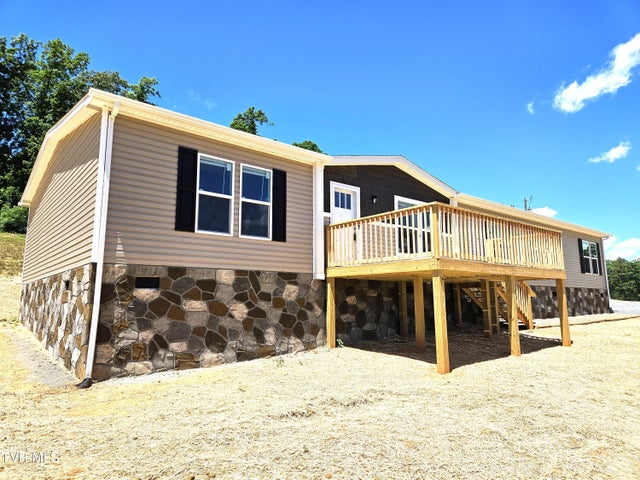 1st photo of 468 Oak Grove Road