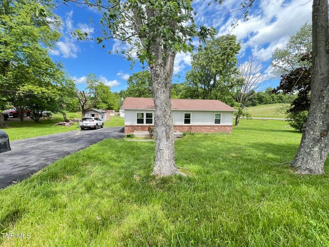 1st photo of 2773 Island Road