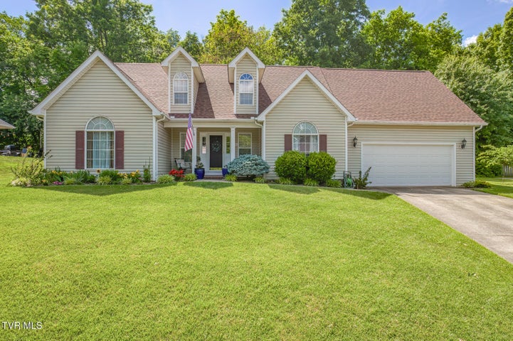 1st photo of 620 Glen Oaks Place