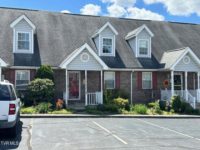 1st photo of 210 Spring Street