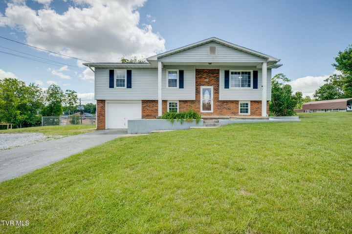 1st photo of 404 Laurel Ct.