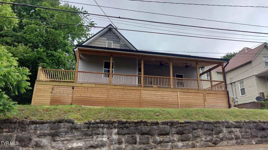 1st photo of 616 6th Street