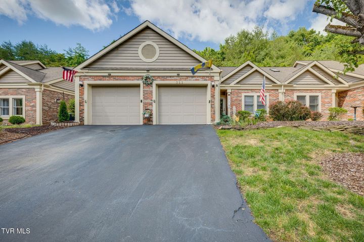 1st photo of 322 Arbor Terrace