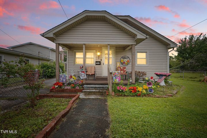 1st photo of 2201 Maxwell Avenue