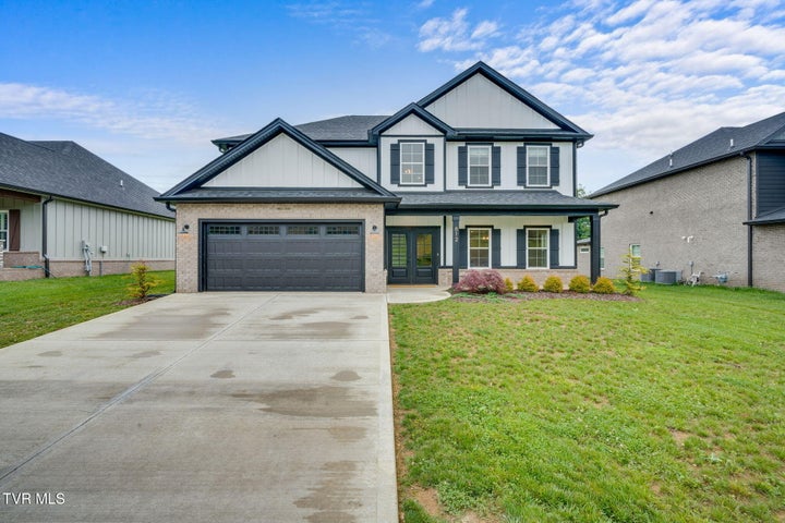 1st photo of 812 Dolen Place
