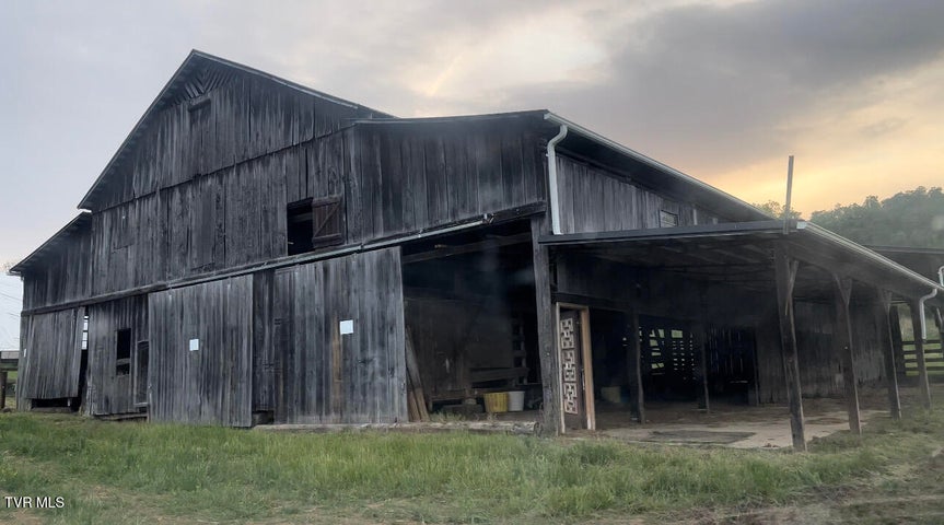 1st photo of 202 Eidson Lane
