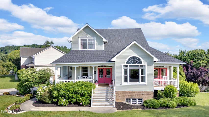 1st photo of 319 Wiltshire Drive
