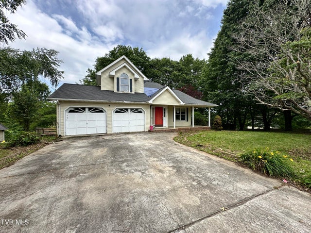 1st photo of 405 Chelsea Circle