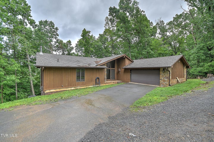 1st photo of 121 Lone Oak Drive