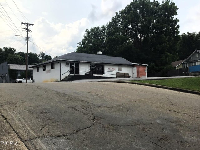 1st photo of 102 Hardin Street