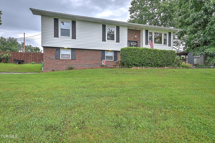 1st photo of 118 Greenmeadow Lane