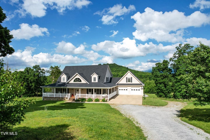 1st photo of 935 Dixie Road