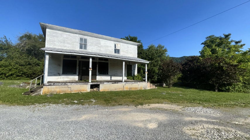 1st photo of 3198 Big Moccasin Road