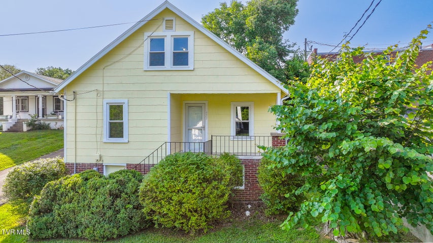1st photo of 457 Bernard Avenue