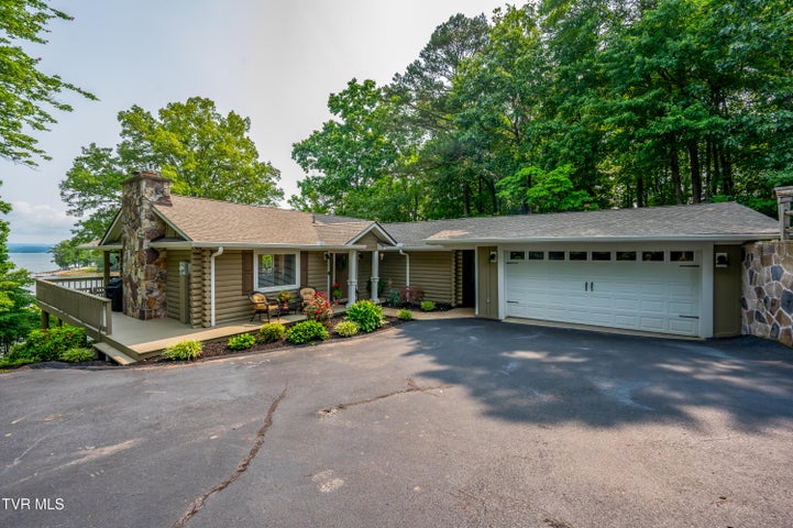 1st photo of 660 Heather Brook Circle