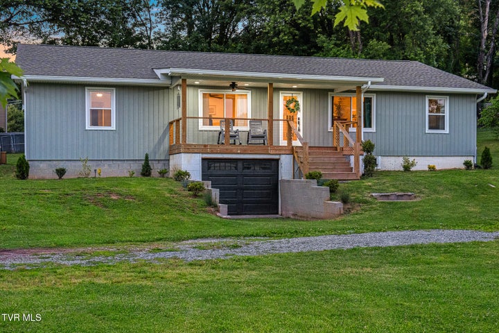 1st photo of 1318 Lakeview Drive